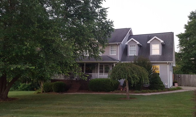 Bluff City Casa | ¡¡Reducido!! Hermosa casa ubicada 2. 5 millas de Bristol Motor Speedway !!