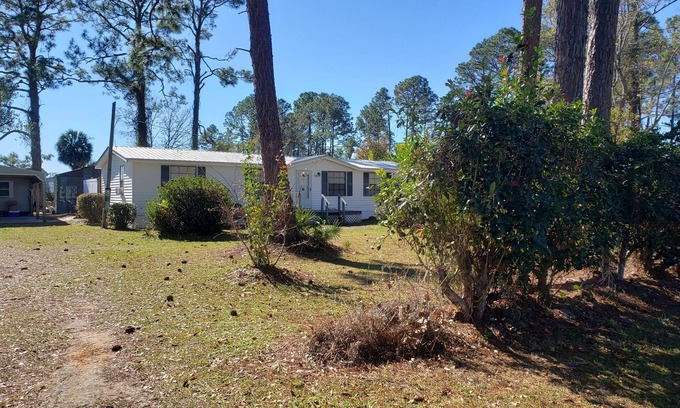 Port St. Joe Casa | Reduced rates! Gated house 3/2 close to everything! Pet friendly. Book now!