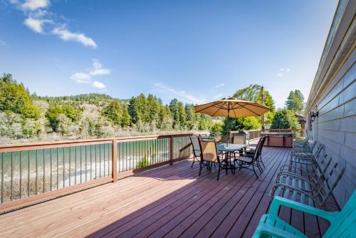 Crescent City Casa | Redwood Coast River House