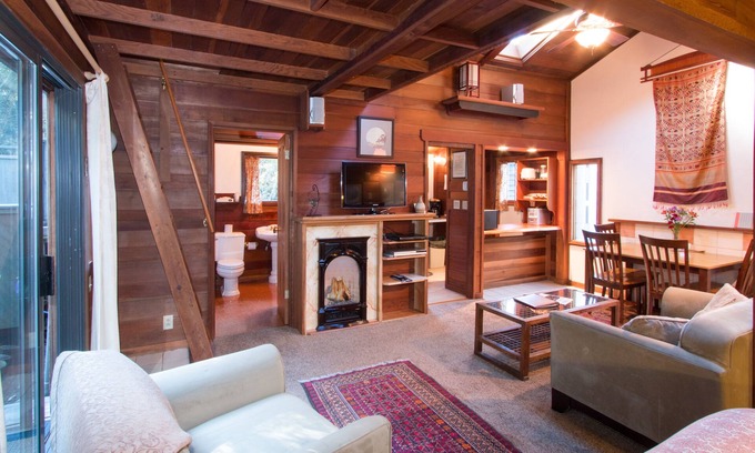 Mendocino Casa | Redwood Cottage-Pet Friendly