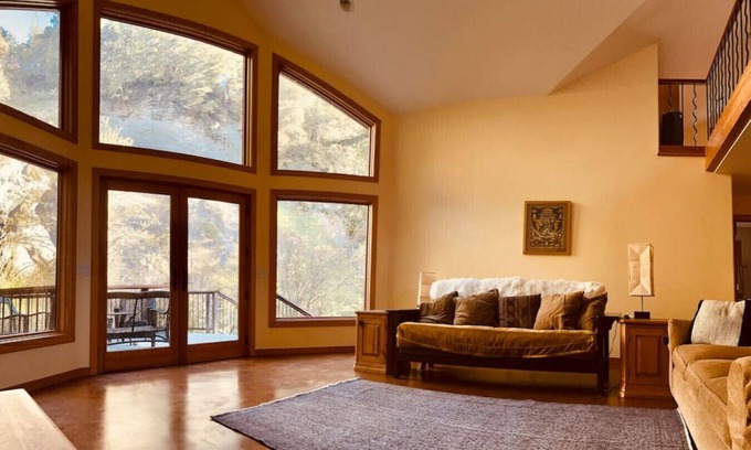 Redway Casa | Redwood Creek Getaway!