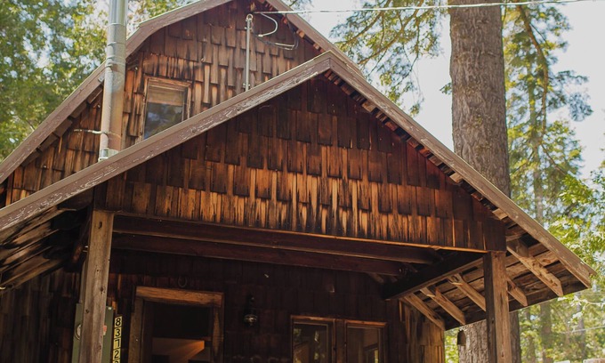 Wilsonia Cabina | Redwood Grove Cabin inside Kings Canyon and Sequoia National Park
