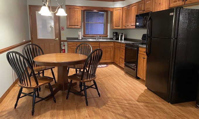 Colliersville Apartamento | Redwood Inn & Suites - Apartment B - impeccably clean motel between CDP & ASV