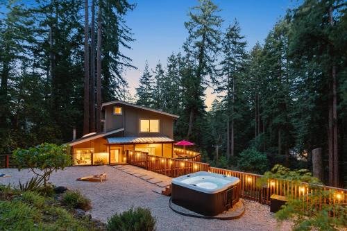 Ben Lomond Casa | Redwood Oasis - Eco-luxury cabin with hot tub in the Santa Cruz Mountains