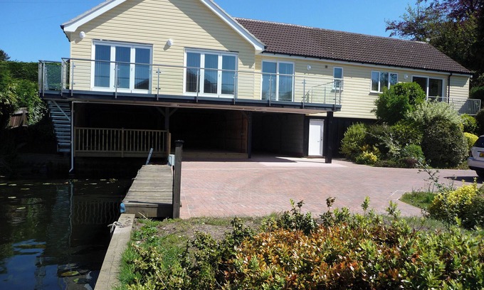 Horning Casa | REEDLINGS, pet friendly, with a garden in Horning