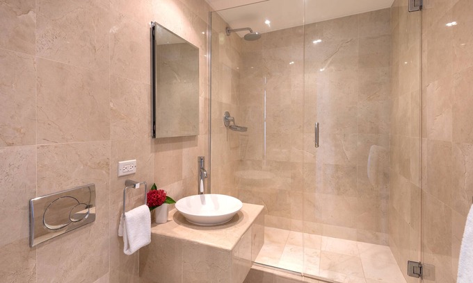 Reeds Bay Condominio | Reeds Penthouse 13 | Beach Front - Located in Beautiful Saint James with House Cleaning Included