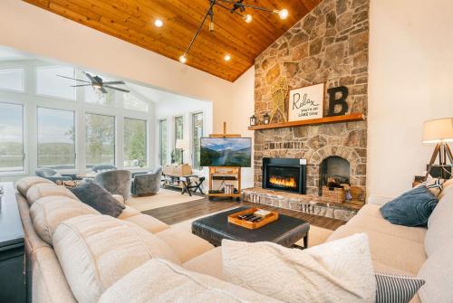 Swanton Casa | Reel Chill- 4 bedroom home with Dock, Swimspa, Hot tub!