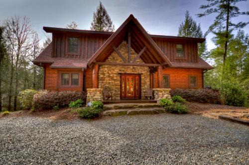 Cashes Valley Casa | Reel Creek Lodge - Fightingtown Creek Cabin
