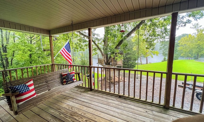 Windsor Cabaña | Reel'em Inn is a cozy river front fishing cottage on the Cashie River.