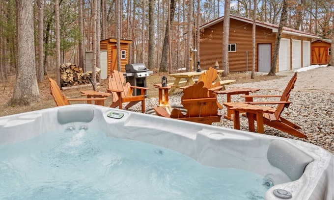 Baldwin Cabina | Reel Paradise, The Fishermen Cabin: Hot Tub & Fun!