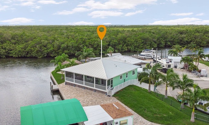 Saint James City Casa | Reel Paradise! 2/2 with So Much Waterfront! Boat Lift Included!