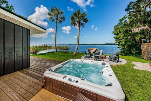 East Lake Casa | Reel Retreat