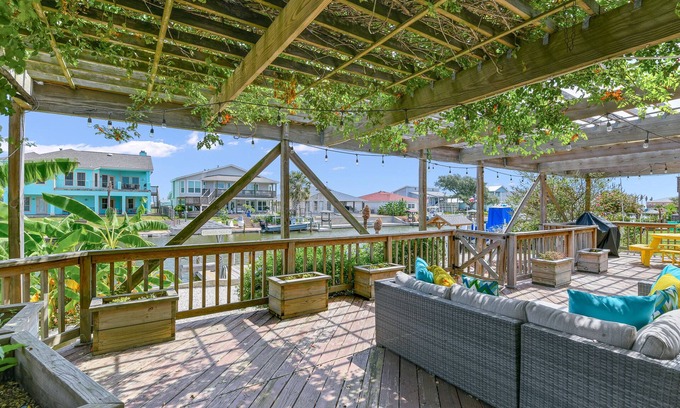 Rockport Casa | Reel Southern Retreat - 2600 sq ft, single level canal front, boat Dock.