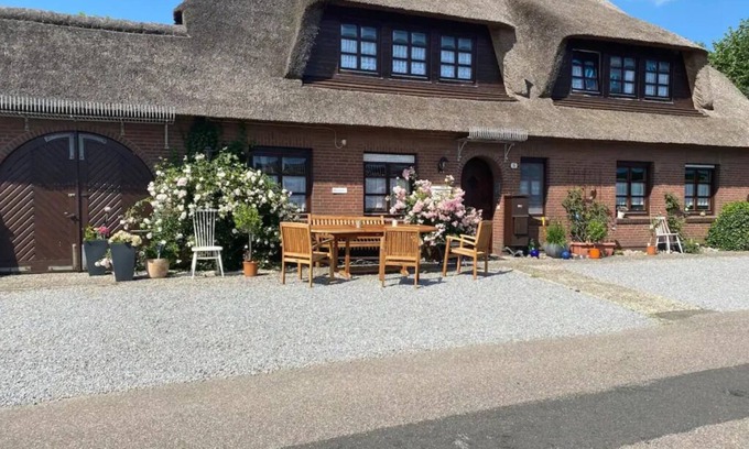 Poppenbull Apartamento | Reetdach-app. "landhus Achter de Kark - Stüerboord" in Poppenbüll für 2 Personen
