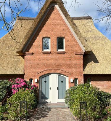 Tating Casa | Reetdach-Landhaus Mini Haubarg