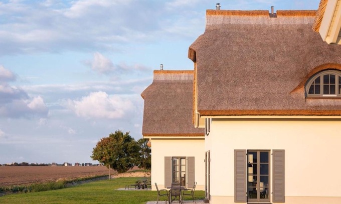 Kreptitz Casa | Reetland am Meer - Premium Reetdachvilla mit 3 Schlafzimmern, Sauna und Kamin E08