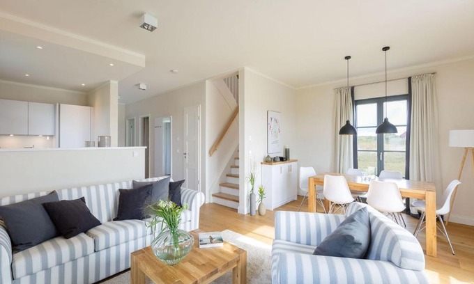 Kreptitz Casa | Reetland am Meer - Premium Reetdachvilla mit 2 Schlafzimmern, Sauna und Kamin E25