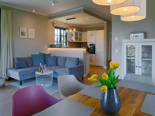 Dranske Casa | Reetland am Meer - Premium Reetdachvilla mit 3 Schlafzimmern, Sauna und Kamin F27