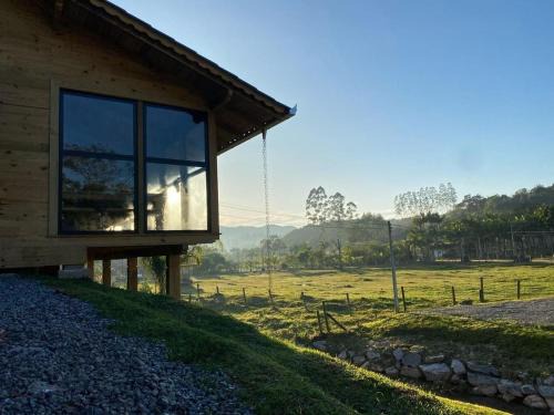 Itaipava Chalet De Esquí | Refúgio Rural | Chalé de Luxo | Jacuzzi e Lareira