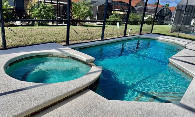 Solana Casa | Ref 37PF. Modern family 6 Bed Villa with pool/spa. Nr Disney