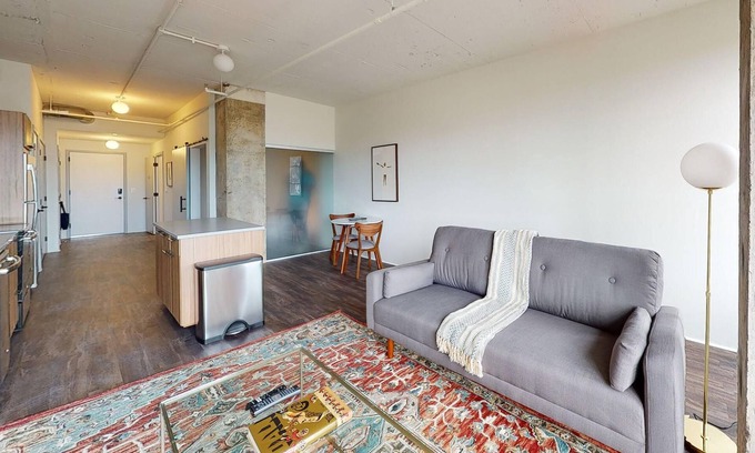 Eisenhower East Apartamento | Refined 1BR in The Foundry w/ Many Amenities