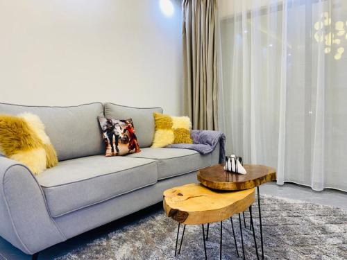 Central Province Apartamento | Refined 1BR With King Bd, Pool & Gym in Kileleshwa