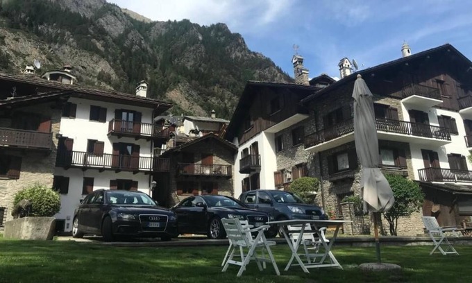 Pallusieux Apartamento | Apartamento refinado de 2 dormitorios con vistas al jardín y al solárium.