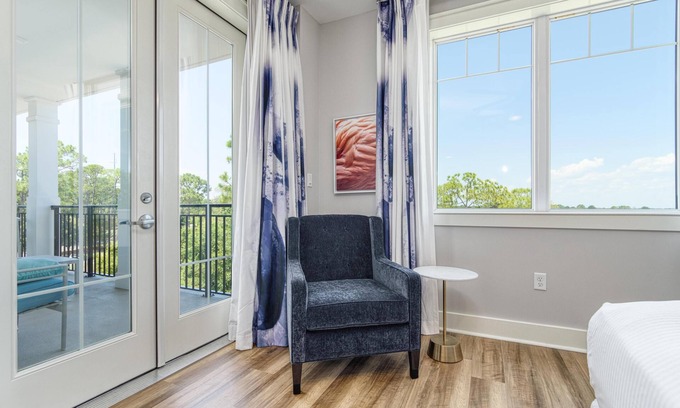 Four Mile Village Condominio | Refined Comfort Awaits You and Your Guests in this Three-Bedroom Retreat with Pool Views at Sandestin Golf and Beach Resort!