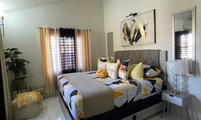 Portmore Casa | Refined luxury awaits you, where sophistication reigns with a Taste of Opulence!