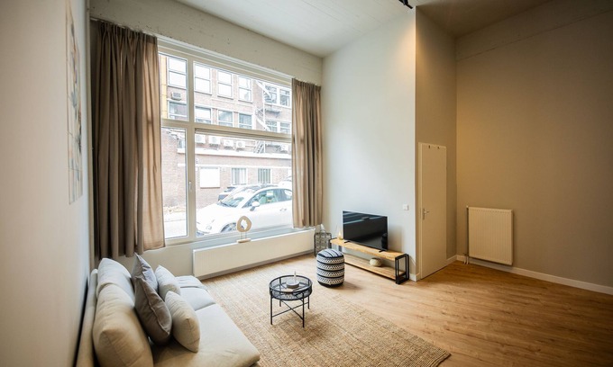 Stadsdriehoek Apartamento | Refined Retreat 2BDR Apartment BSH27