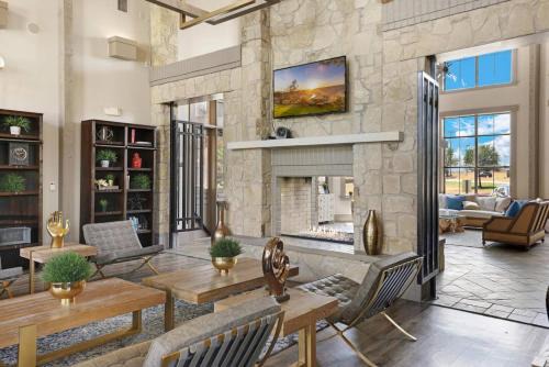 Fossil Creek Apartamento | Refined Unit 2BR, 2BA Pool Access