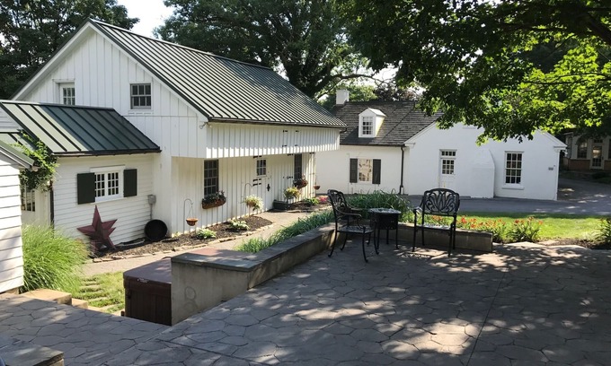 Refton Casa | refinished barn with pool table, ping pong, pool and hot tub!
