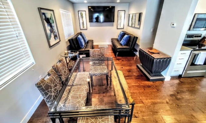South Salt Lake Casa | Reflection Bnb - 3 Kings, 4 Tvs, 2 Baths, Garage
