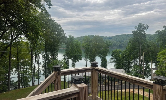 La Follette Cabina | Reflections at Norris, Near Deerfield & Springs, Covered Boat slip at Deerfield