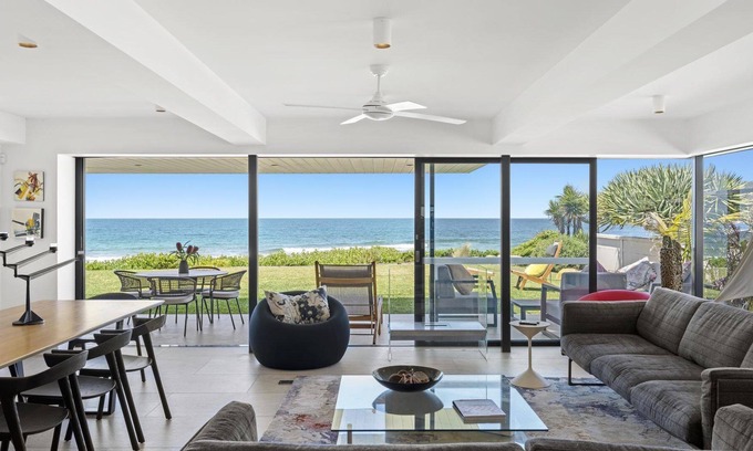 North Avoca Apartamento | Reflections at North Avoca - You’ll feel a million miles away in this elegant and impressive beachfront retreat.
