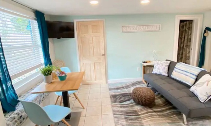 Boardwalk Apartamento | Refreshing & cozy beach bungalow, 3 minutes to beach & 10 minutes to Flagler!