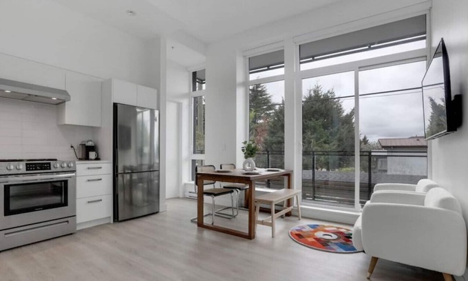 Fraserview Casa | Refreshing & New 3-Bedroom Vancouver Townhouse