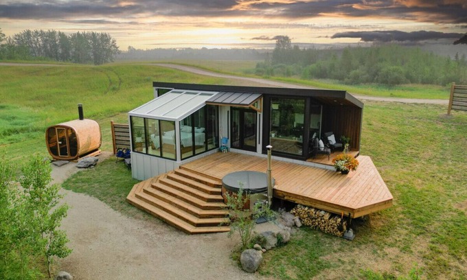 Central Alberta Casa | Refuge Bay Caelum Cabin - Luxury Off Grid Escape
