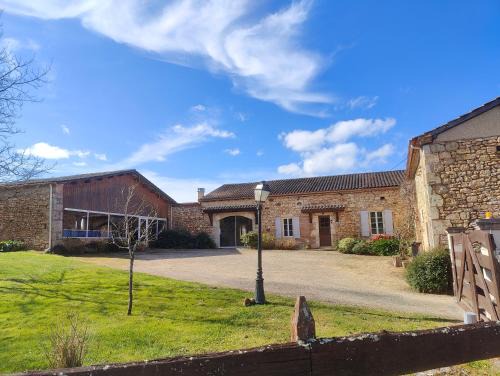 Salles Casa | Refuge Champêtre - Piscine intérieure - Détente