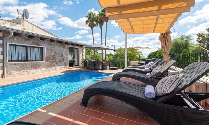 Lloseta Villa | REFUGI DE LES AGUILES - Villa con piscina privada y precioso jardín a las afueras de Llos