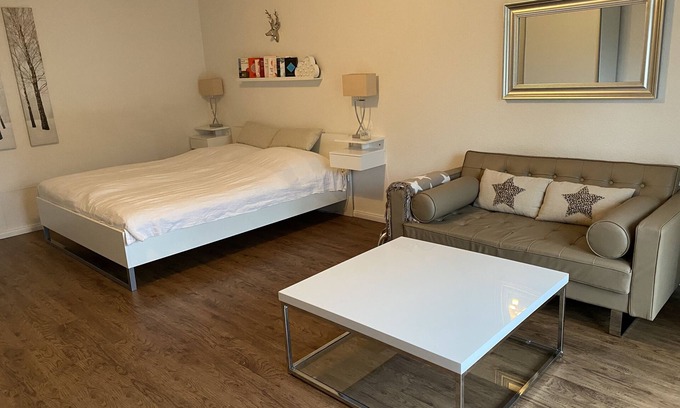 Buxtehude Apartamento | Refurbished apartment in Buxtehude with balcony and parking space