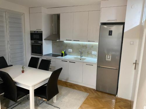 Pirot Apartamento | Regal Comfort Apartment