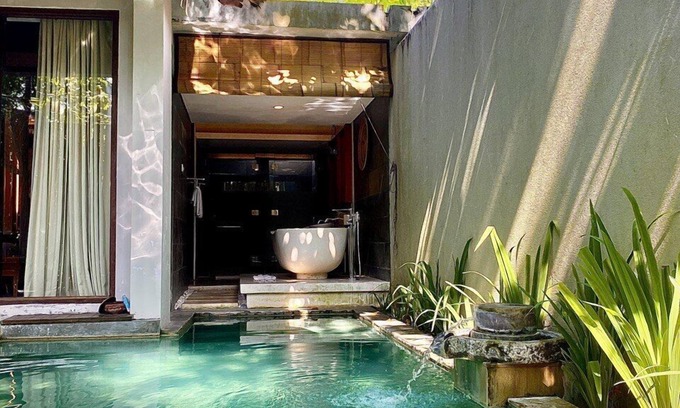 Batu Bolong Hotel | Regali Villa