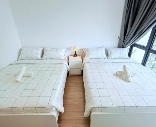 Gua Apartamento | Regalia 2B1R 8pax Condo Forest City GB H-1902
