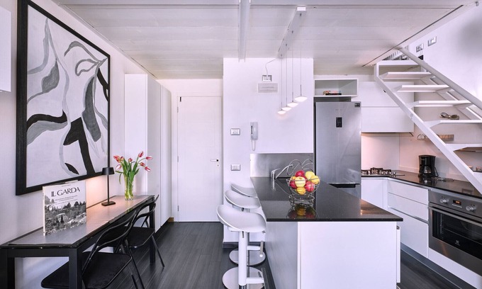 Cisano Apartamento | Regarda - moderno estudio "the beach", vista al lago cerca de la playa