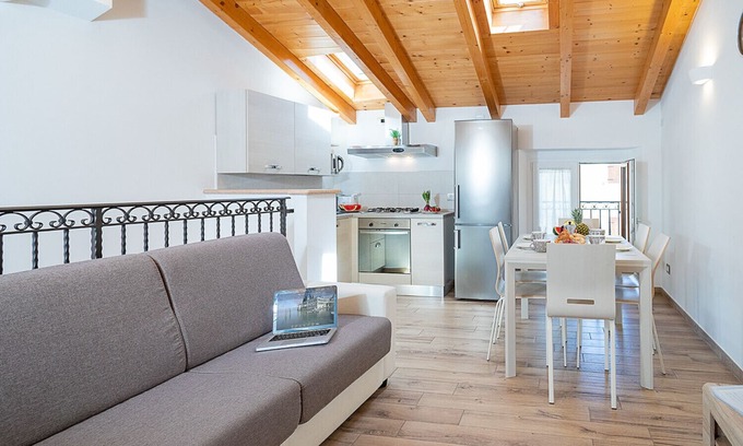 Bardolino Chalet De Esquí | Regarda - Romantic apartment Casa Rossa 2 with wifi, air conditioning