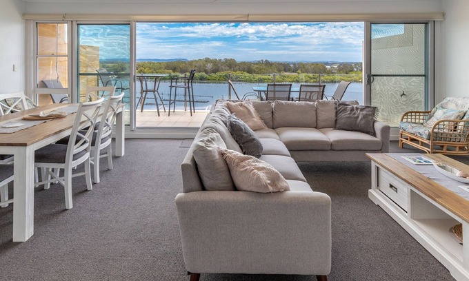 Forster Apartamento | Regatta 23- luxury and views of both the lake and the mountains!