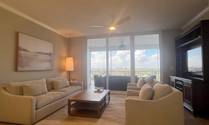 Pelican Bay Condominio | Regatta Waterfront 3 Bed/3 Bath Condo. Quick walk to the Vanderbilt Beach!