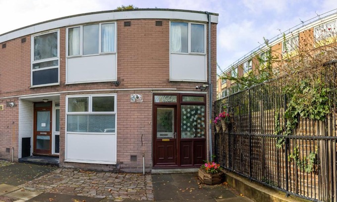 Euston Casa | Regent's Park Sleeps 8 Pet Friendly & Garden
