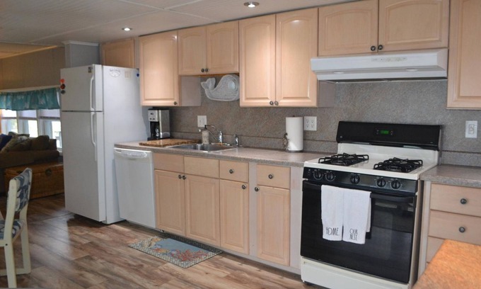Rehoboth Beach Casa | Rehoboth / Lewes Beach Bungalow - Pet Friendly